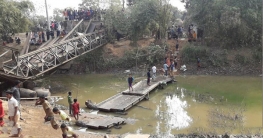 বিশ্বম্ভরপুরে বেইলি ব্রিজ ভেঙে চলাচলে দুর্ভোগ, বিপাকে পর্যটকরাও